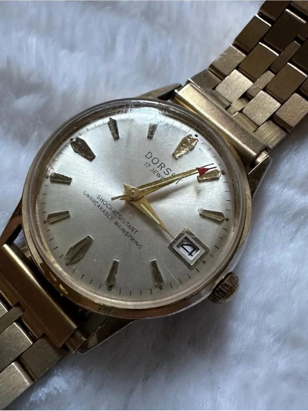 Vintage Dorset Men’s Gold-Tone Date mechanical Watch